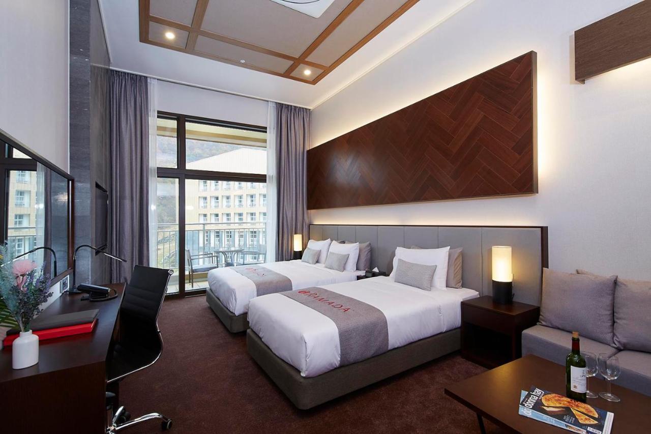 Ramada Hotel & Suite By Wyndham Gangwon Pyeongchang Dış mekan fotoğraf