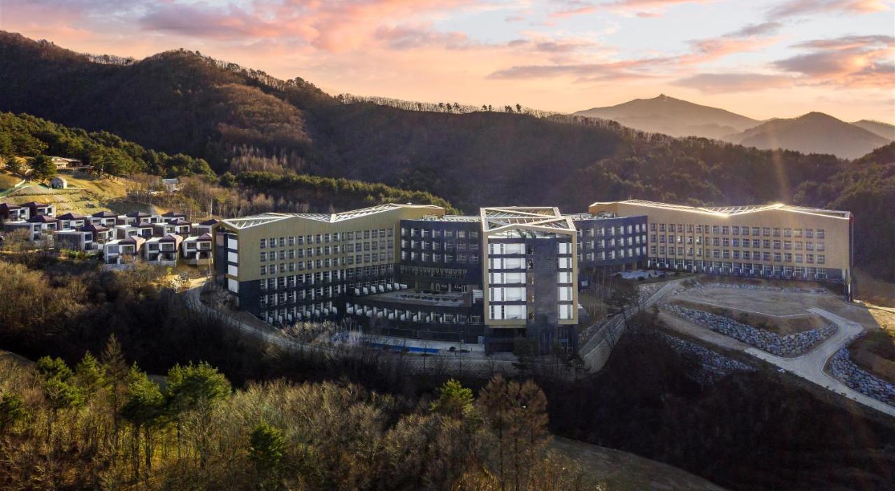 Ramada Hotel & Suite By Wyndham Gangwon Pyeongchang Dış mekan fotoğraf